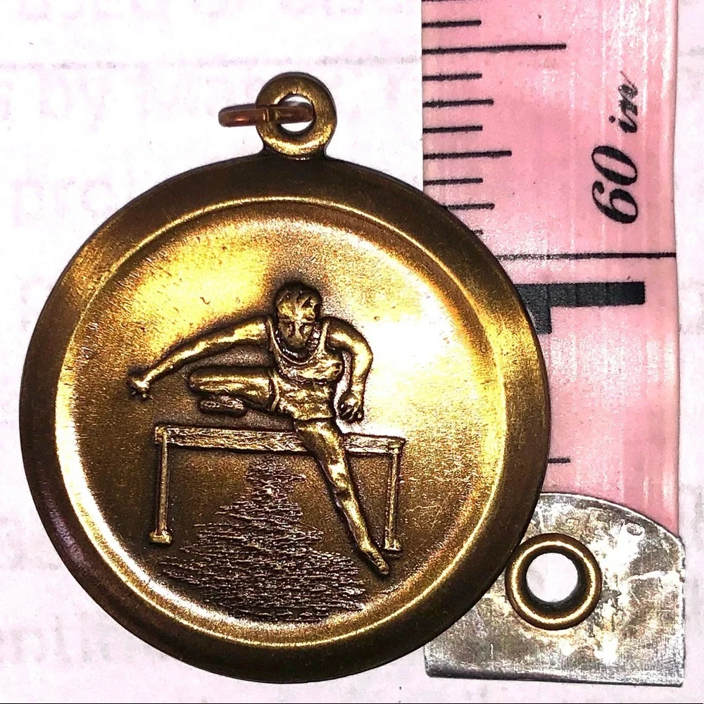 HURDLE PENDANT VINTAGE BRONZE TONE CHARM / MEDAL